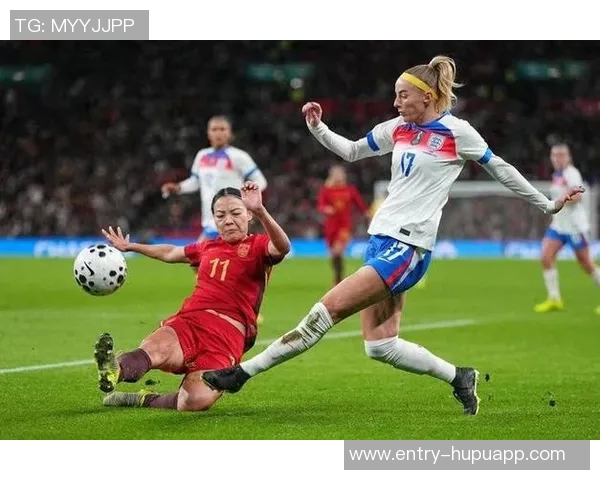 中国国家女子足球队抵达伦敦全力备战与英格兰女足的国际友谊赛